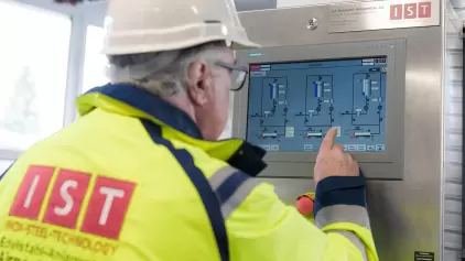 KOMPLETTLÖSUNG AUS EINER HAND